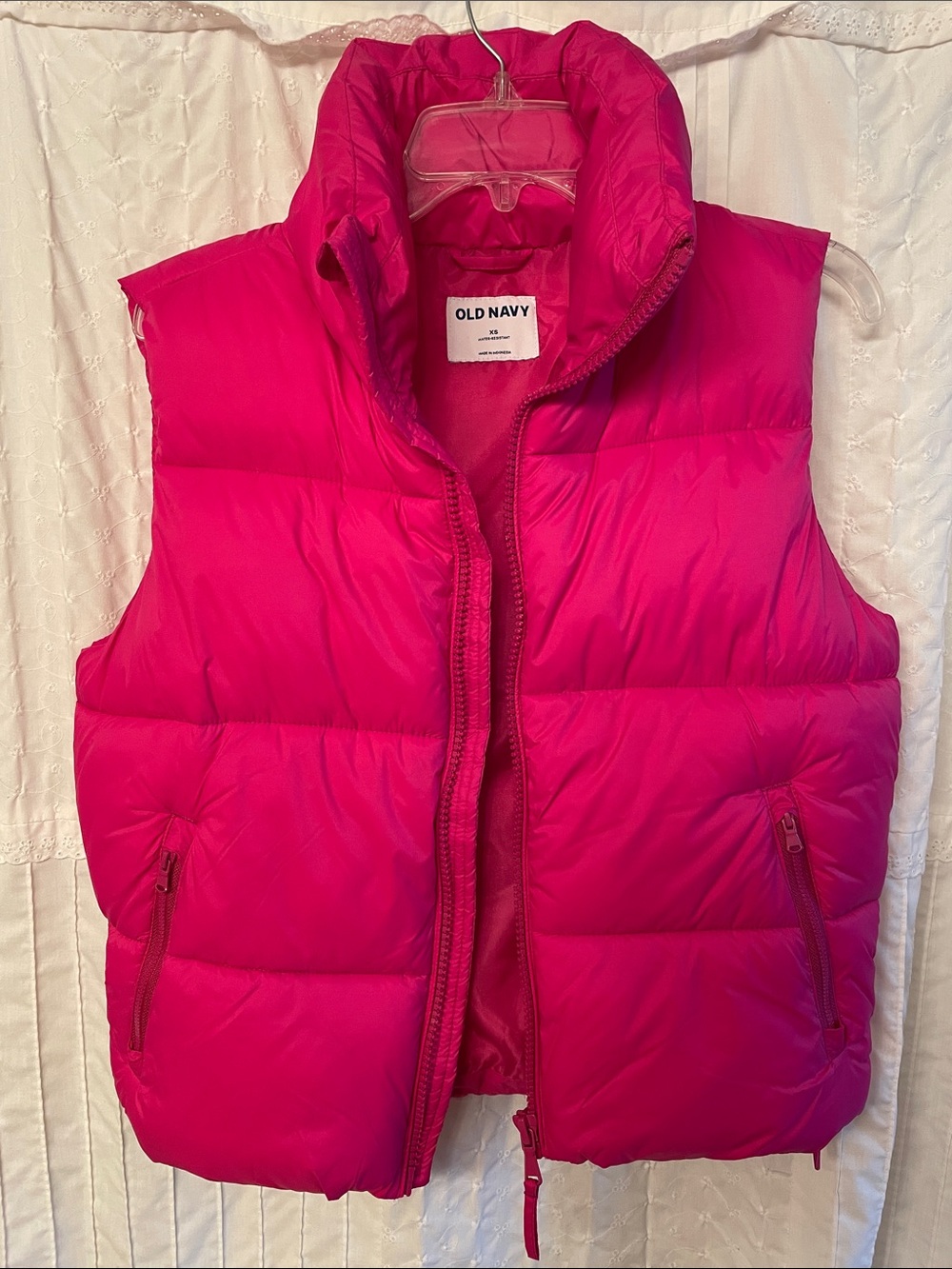 Old Navy Women's Bright Pink Puffer Vest